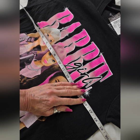 🎄 Barbie NWT graphic short sleeve t-shirt Medium Large black pink - Picture 17 of 17